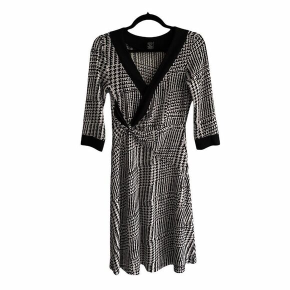 BCBGMAXAZRIA Printed Wrap Midi Dress Black White XS - Picture 1 of 5